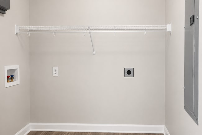 Photo - MAINEVILLE - Open concept 2 bed 2 bath condo