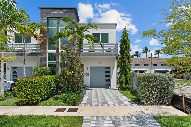 Photo - 636 NE 8th St Townhome