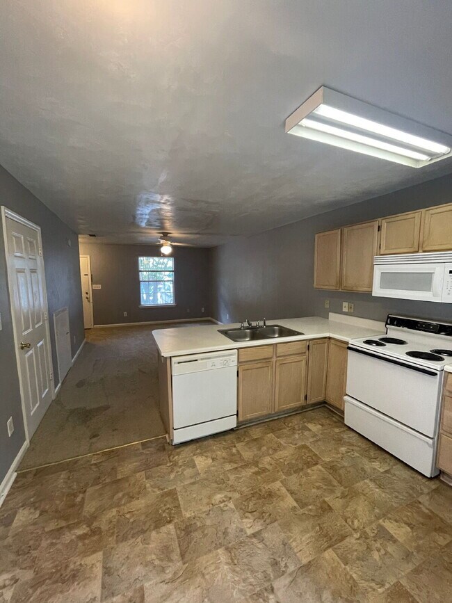 Photo - Affordable 2 BD 2.5 BA Townhouse off Tennessee Street