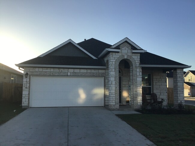 Building Photo - 2706 Deerfield Creek