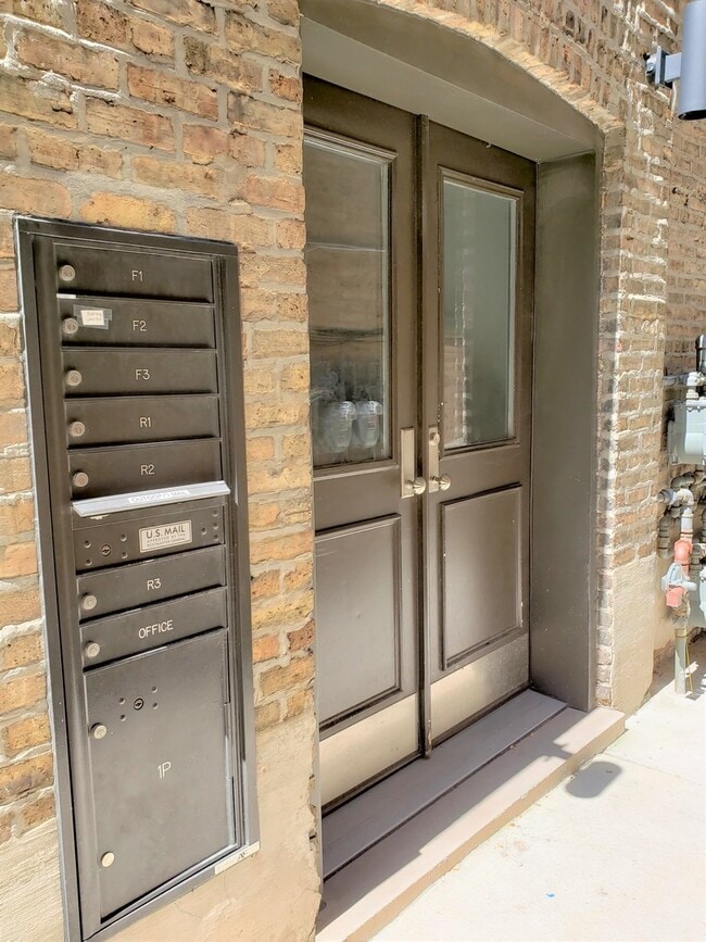 Photo - 1436 W Lexington St Unidad 1-R