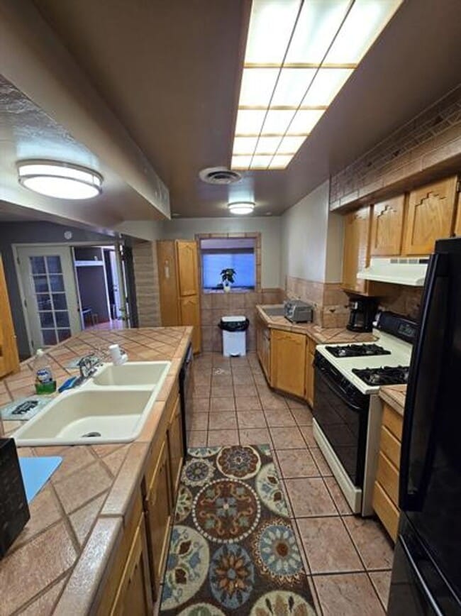 Photo - Spacious 3 bedroom/ 2 bath home with R/V parking