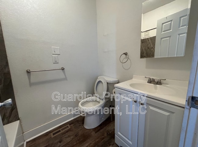 Photo - 108 N Buchanan St