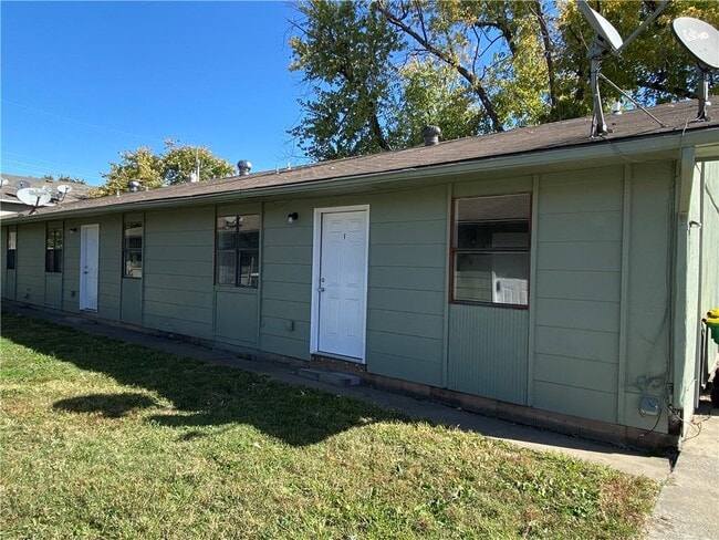 Photo - 300 Fink Dr