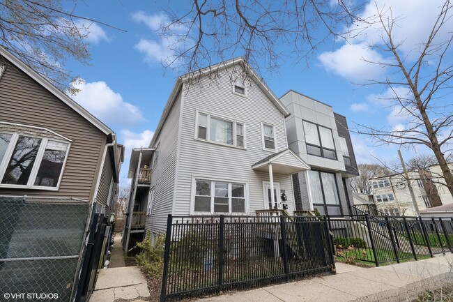 Building Photo - 2531 W Lyndale St Rental
