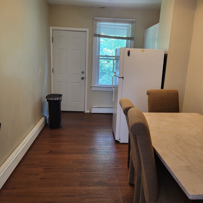 Photo - 68 Senior St