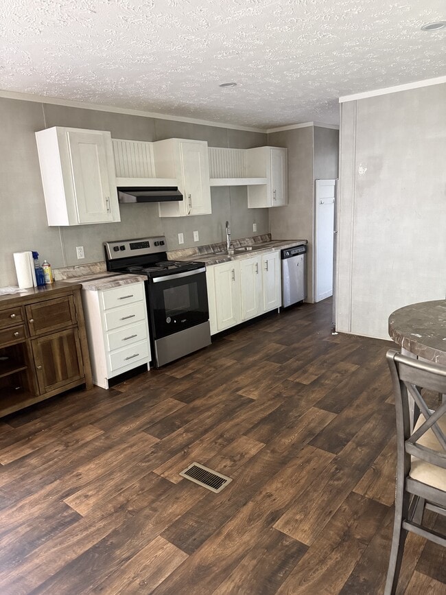 Photo - 4455 Middle St