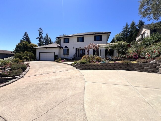 Building Photo - Spacious El Dorado Hills 4bd/3ba Home with Large Backyard