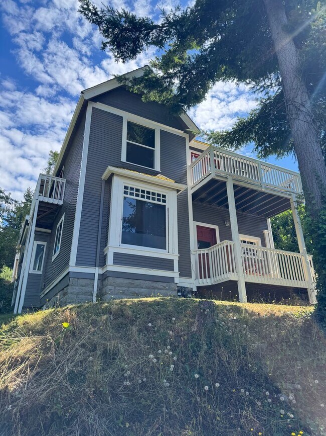 Cozy 3-Bedroom Home Near WWU – Pets Welcome! - Cozy 3-Bedroom Home Near WWU – Pets Welcome! Unit # 3