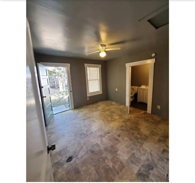 Photo - 305 E Lambert St