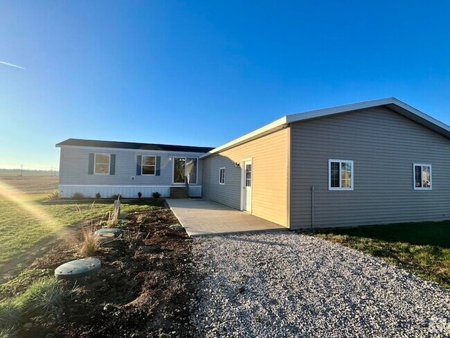 Building Photo - Coming soon-South Central Schools, HUGE ga... Rental