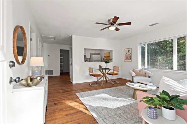 Photo - 2070 Ridgedale Rd NE