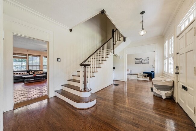 1711 Stark Ave