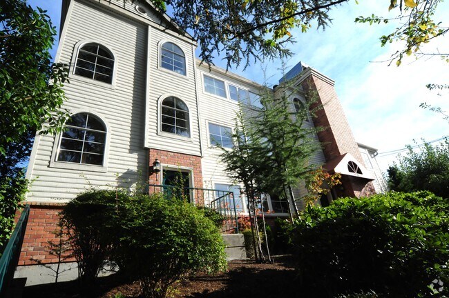 Photo - 1916 42nd Ave E