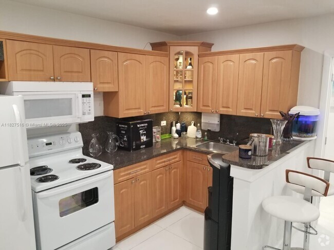 Building Photo - 3071 SW 27th Ave Unit 18 Rental