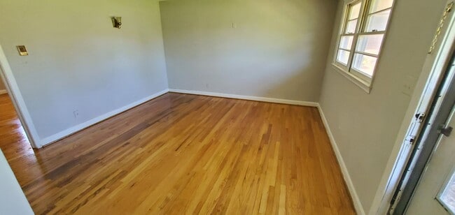 Photo - 4160 James St Unit 12