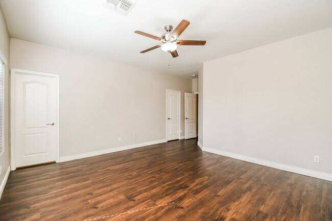 Photo - 631 E Renegade Pl