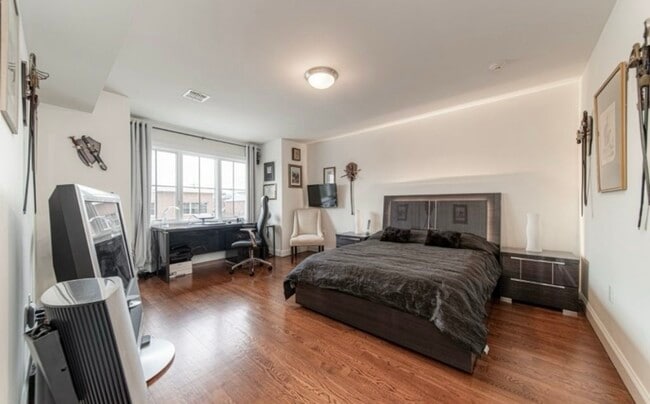 Photo - 11 Washington Pl