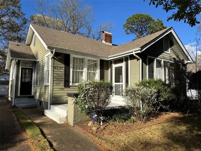 Photo - 2237 Winona Ave