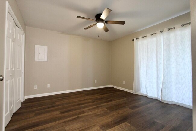 Photo - 200 White St