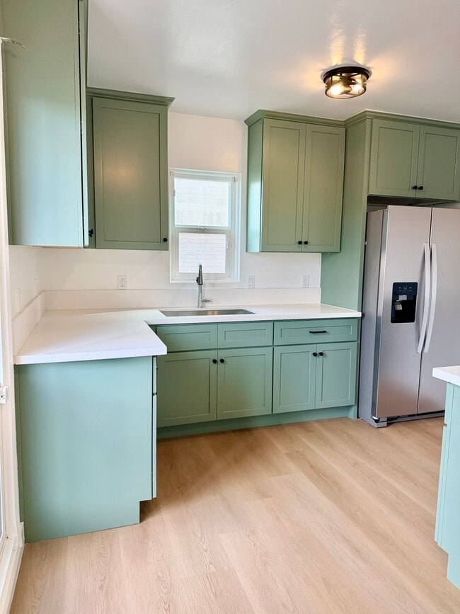 Photo - 231 REDONDO AVE