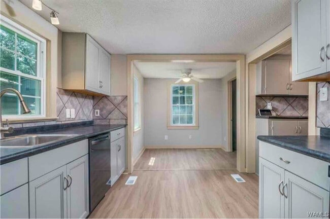 Photo - 2 24th Ave E