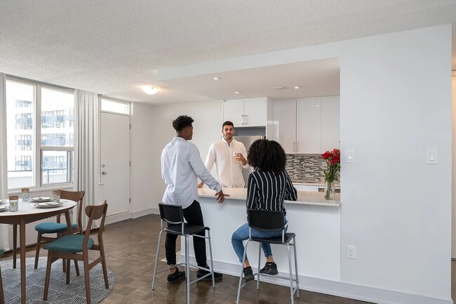 Photo - 77 Davisville