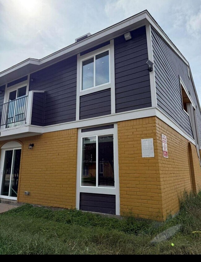 Building Photo - 12623 Ashford Meadow Dr Unit D