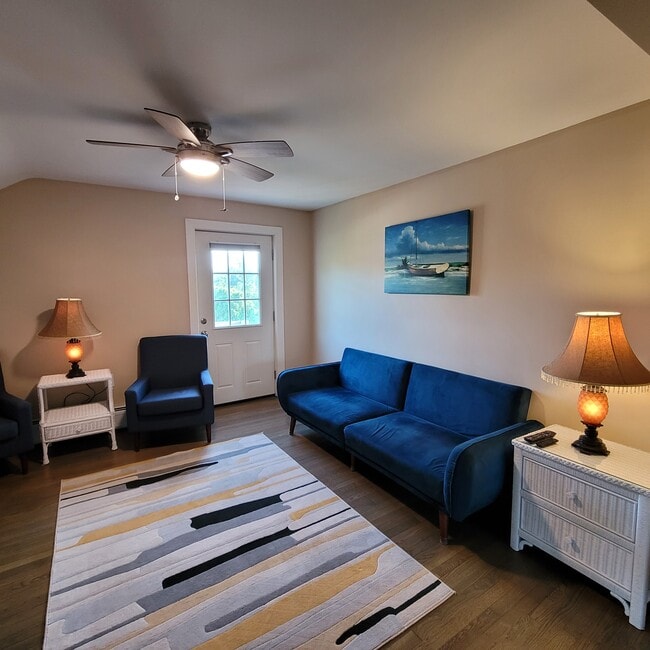 Spacious living room - 1235 Gardners Neck Rd Unit 2
