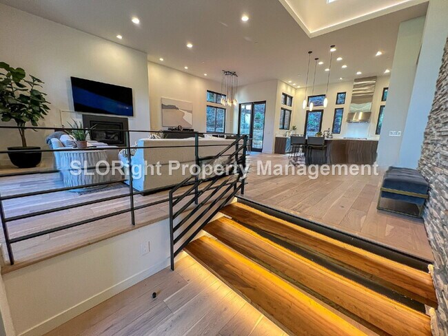 AVAILABLE SEPTEMBER- Fully Furnished Modern Home in San Luis Obispo - 4 Bedroom / 3 Bathroom