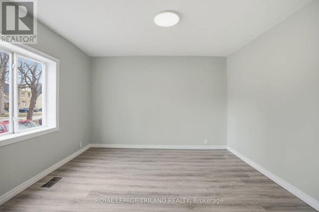 Photo - 151 Waterloo St