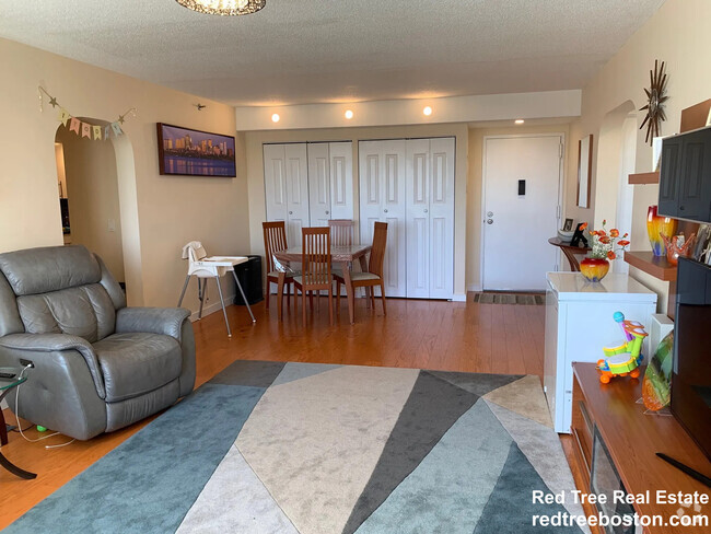 Building Photo - 1731 Beacon St Unit 506 Rental