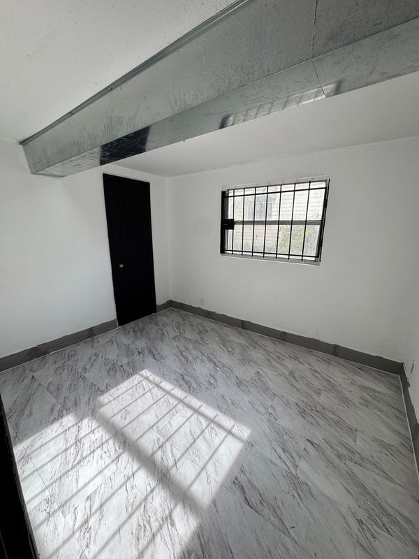 Photo - 929 W 27th St