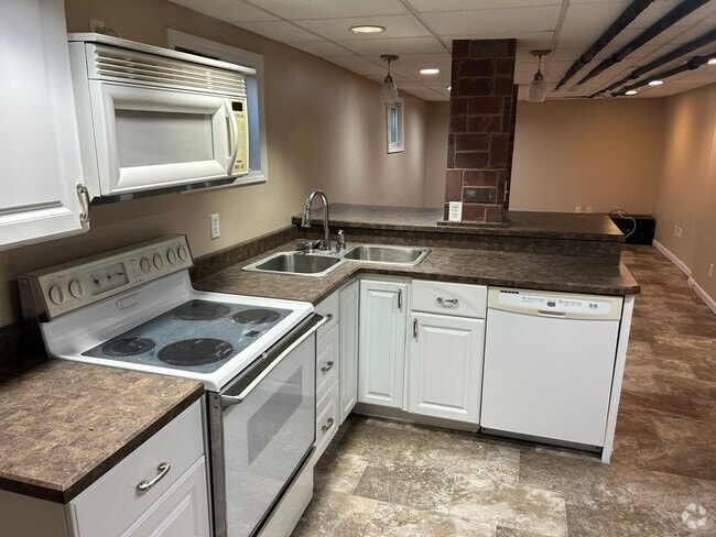 Building Photo - 705 N Duluth Ave Rental