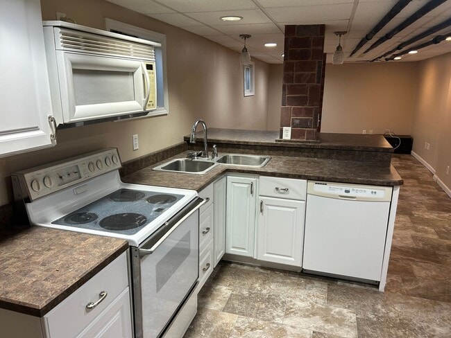 Building Photo - 705 N Duluth Ave Rental