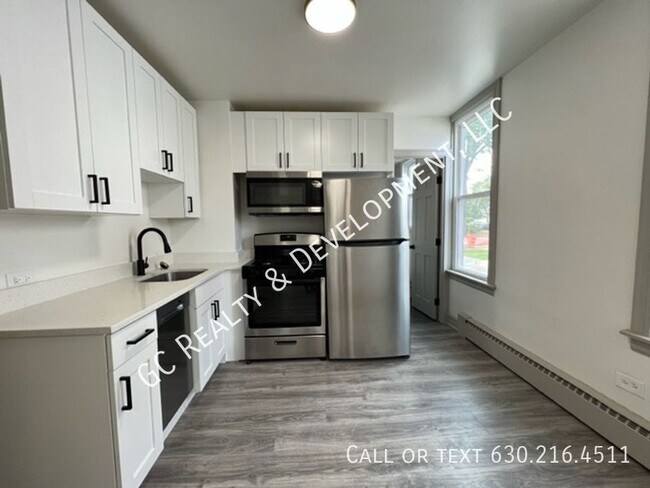 Photo - 123 N West St Unit 1R