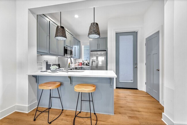 Photo - 394 S Hill Ave