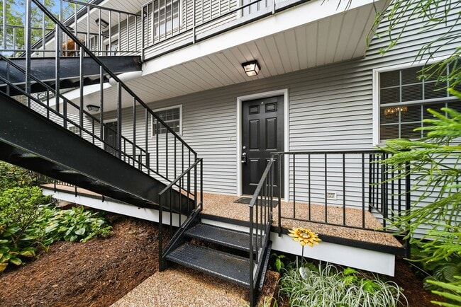Building Photo - 330 Triplex Unit B
