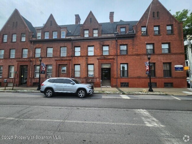 Building Photo - 98 N Franklin St Rental