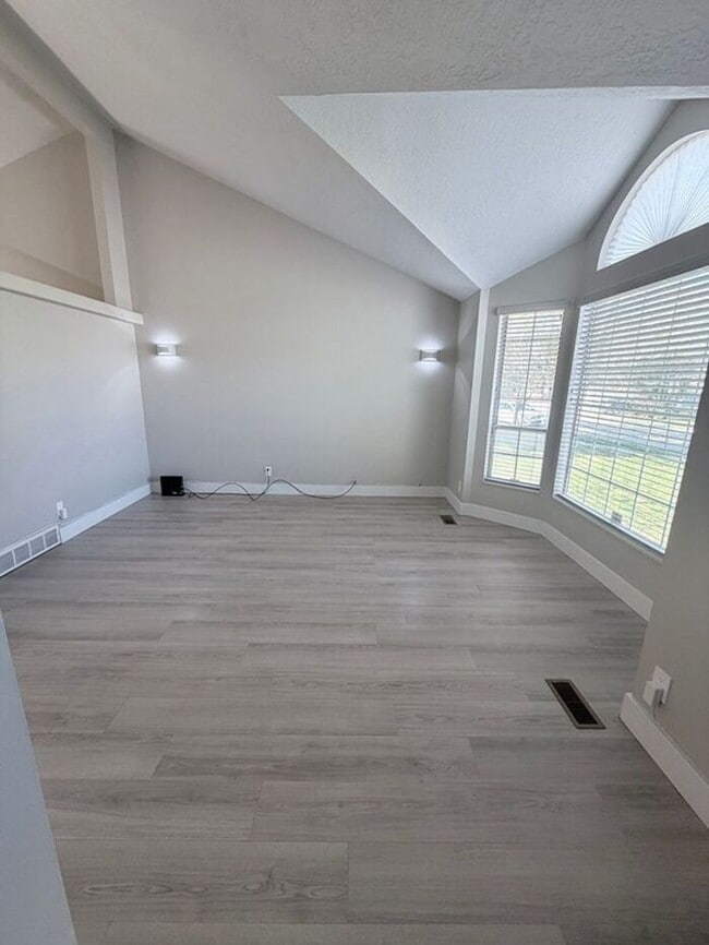 Photo - WEST JORDAN 5 BED, 4 BATH HOME