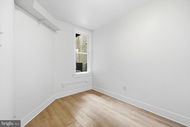 Photo - 651 N 33rd St