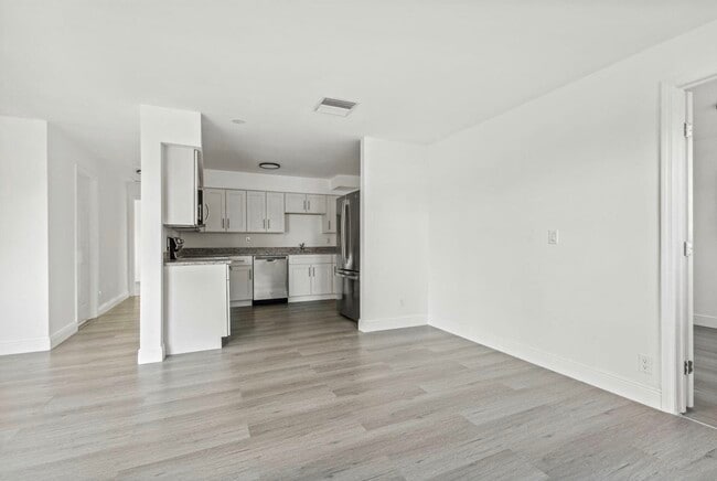 Photo - 230 SW 13th Ave