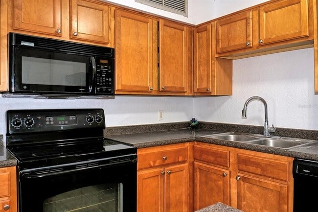Photo - 320 Black Oak Ct Unit 106