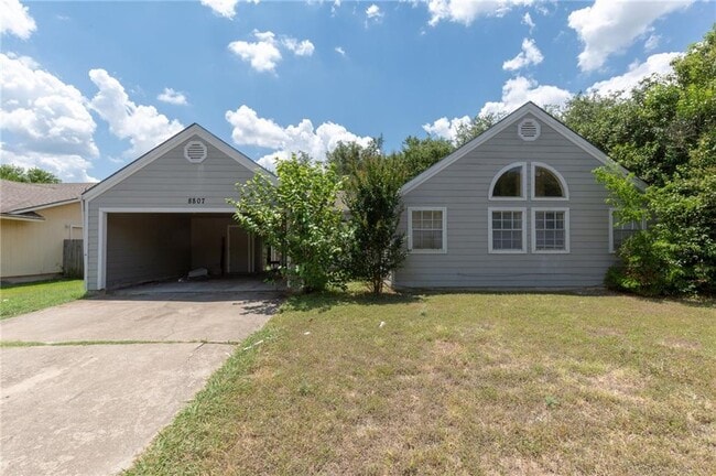 Building Photo - 8807 Pineridge Dr
