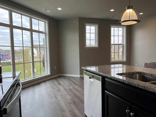 Photo - 1403 Hastings Cres Townhome