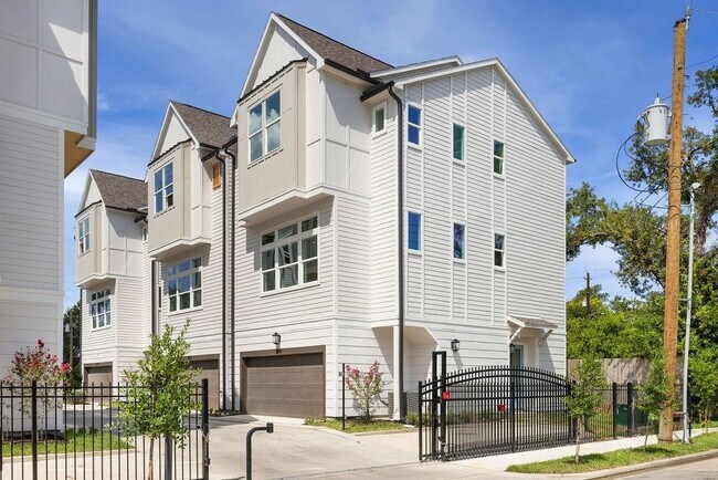 Photo - 1737 Mary St