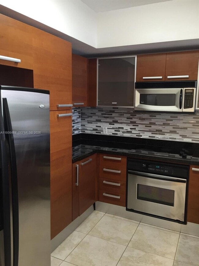 Building Photo - 2030 Douglas Rd Unit 524