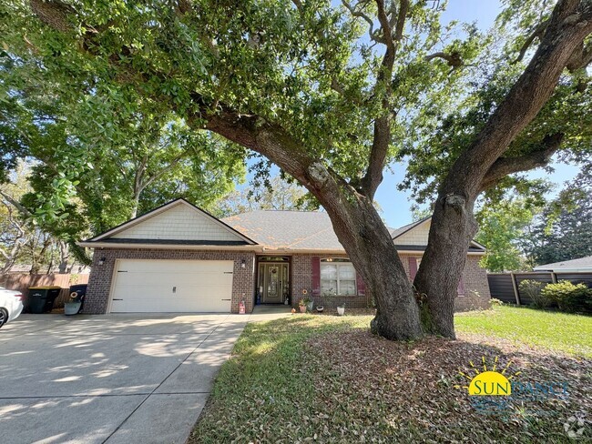 Building Photo - Beautiful 4-Bedroom Home in the Heart of F...