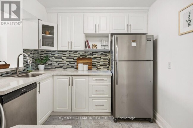 Photo - 326 Major Mackenzie Dr E Unit 511