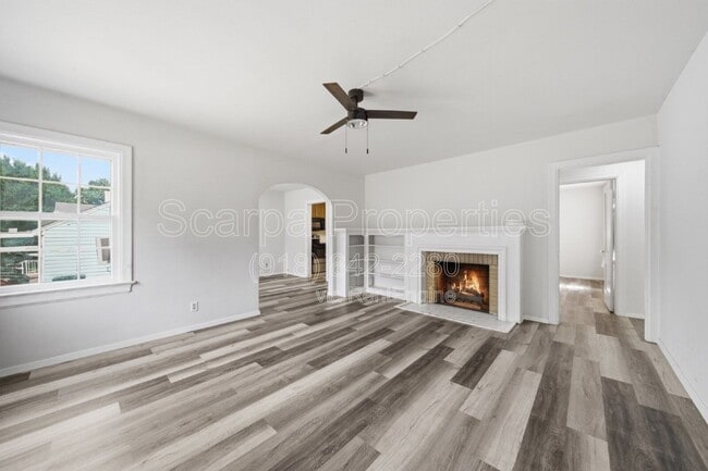 Photo - 4530 E 6th St
